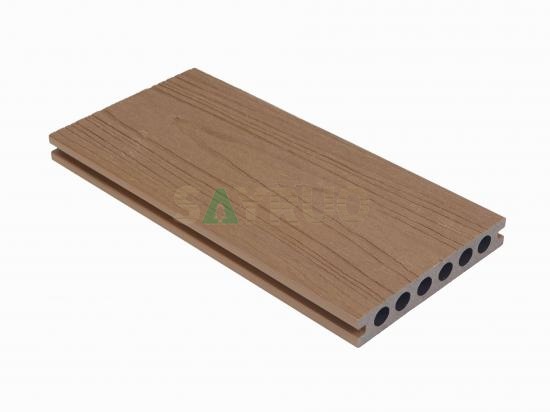 Co-extrusion embossed woodgrain composite decking